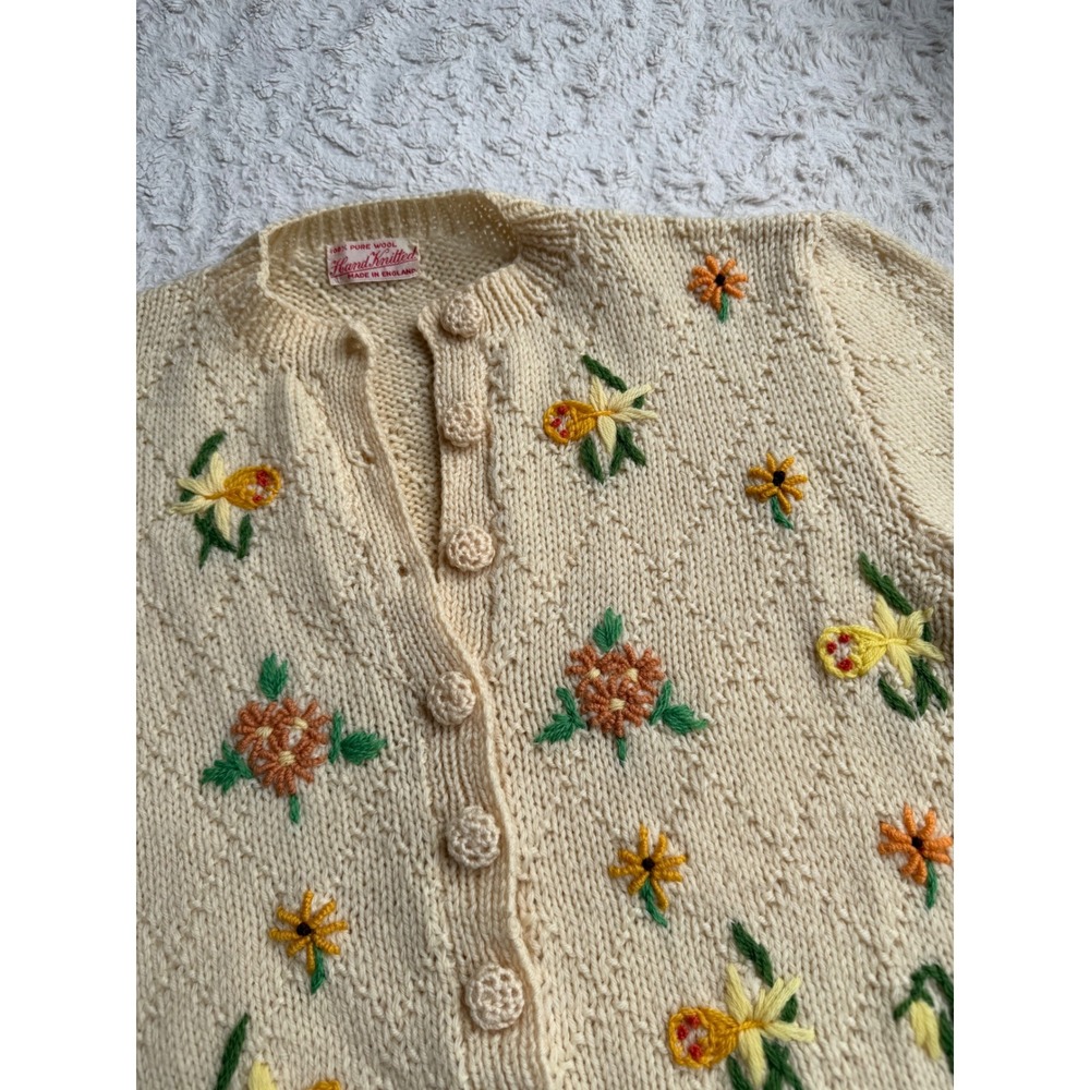 Vintage 50s Hand Knit Wool Floral Embroidered Cardigan Sweater Made in England - Picture 8 of 12